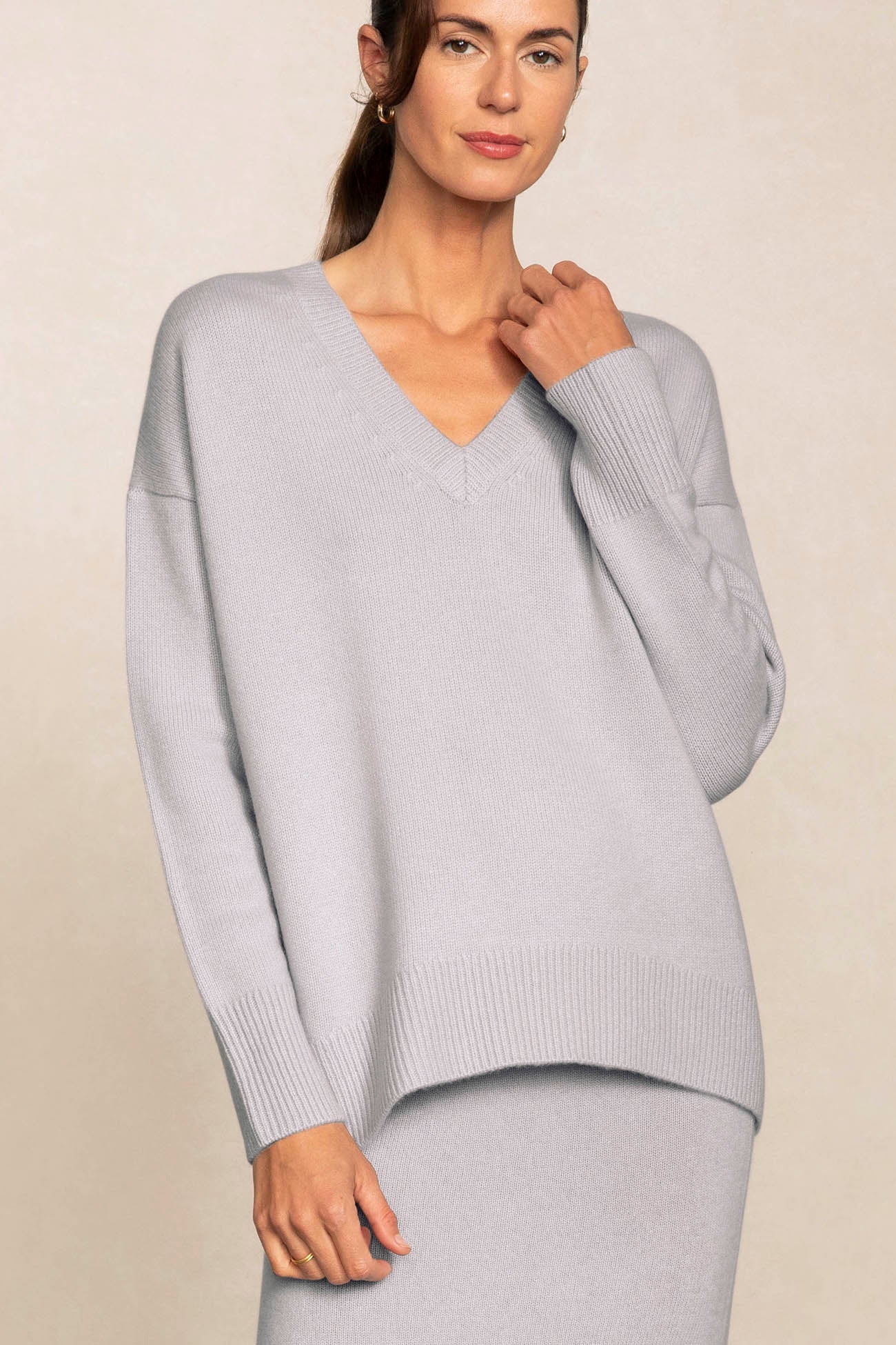 Grey v neck hot sale cashmere sweater