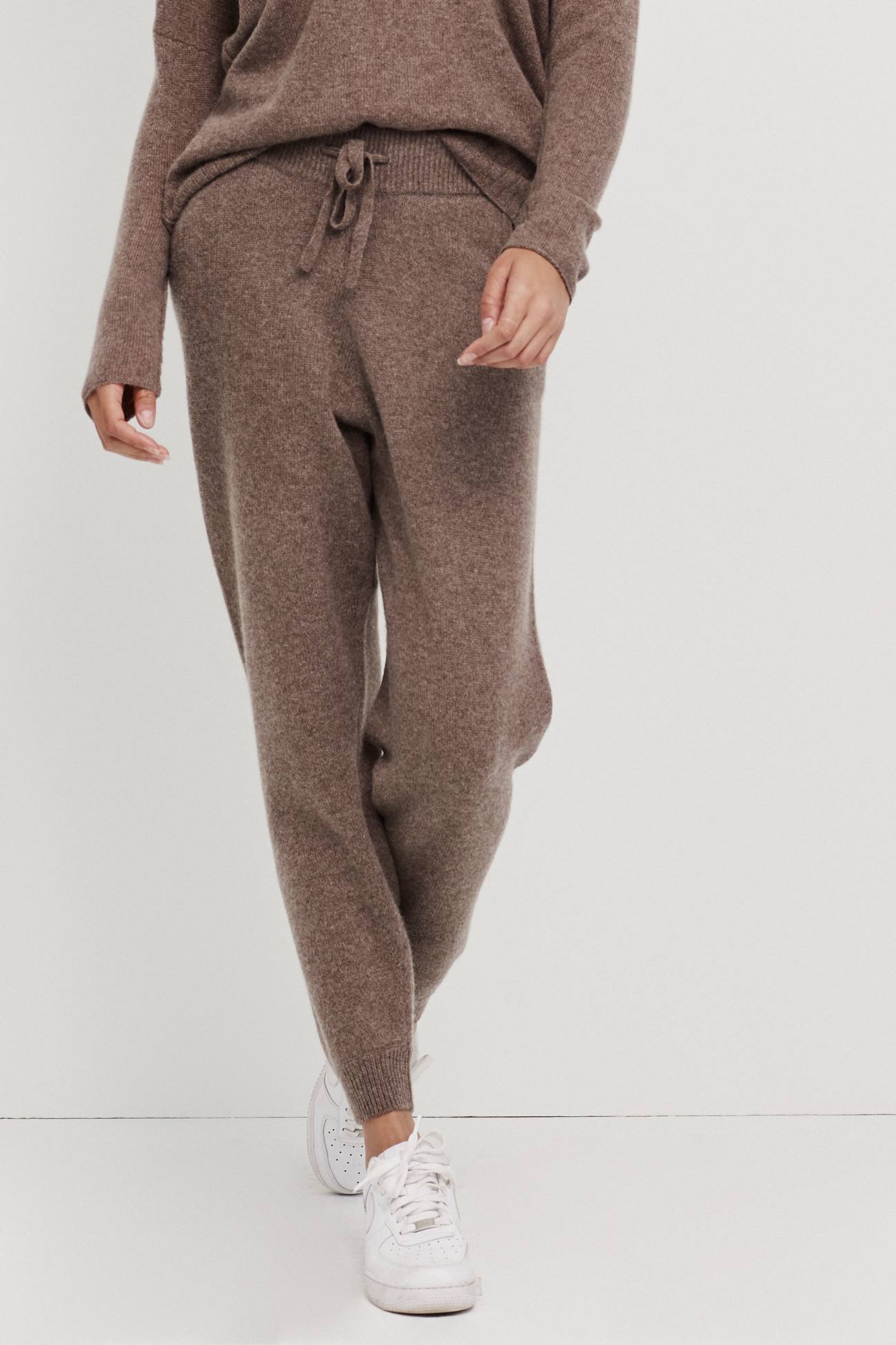 H&m hotsell cashmere joggers